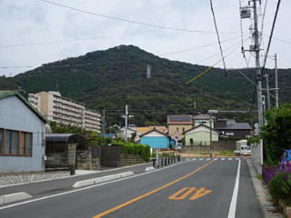 旧東海道から東山を見る